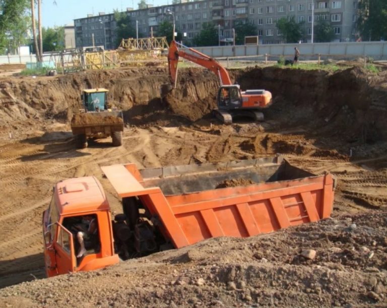 Разработка котлована. Вывоз грунта - изображение услуги