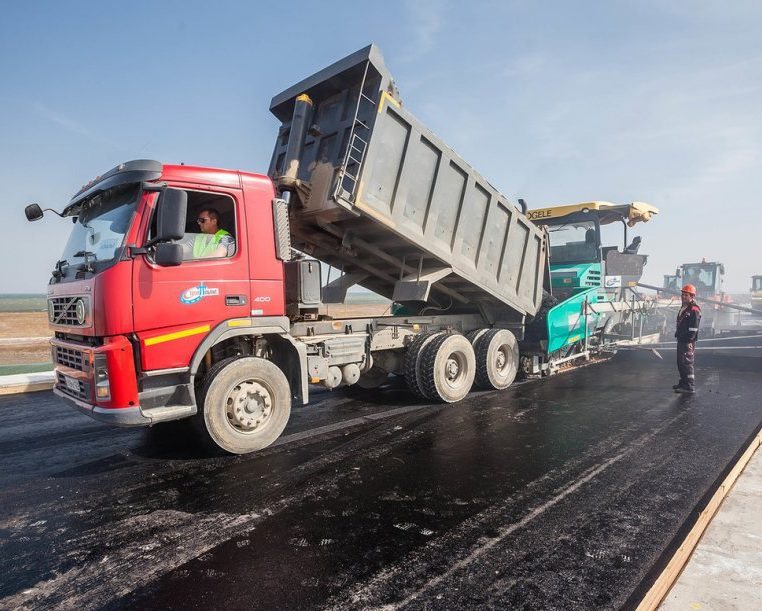 Доставка горячего асфальта - изображение услуги
